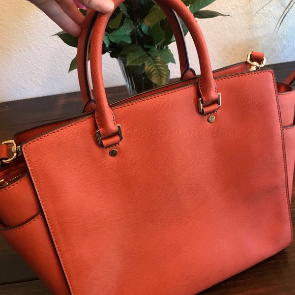 Michael Kors Large Selma Bag with removable strap - Picture 3 of 4